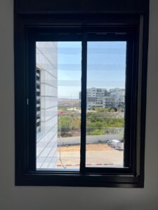 סורגים שקופים התקנה בחדרה