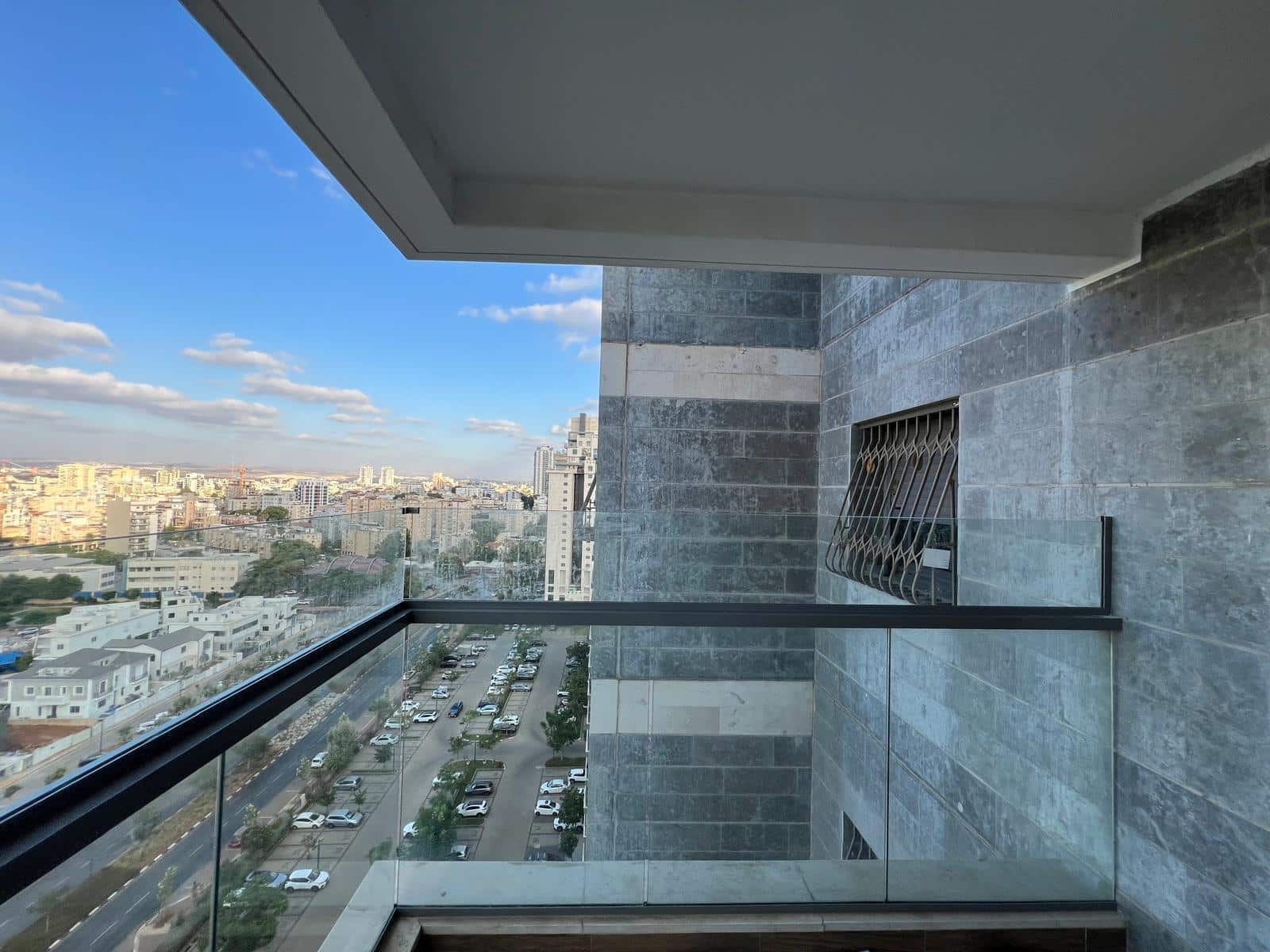 הגבהת מעקה בדירת מגורים בח 300 חולון