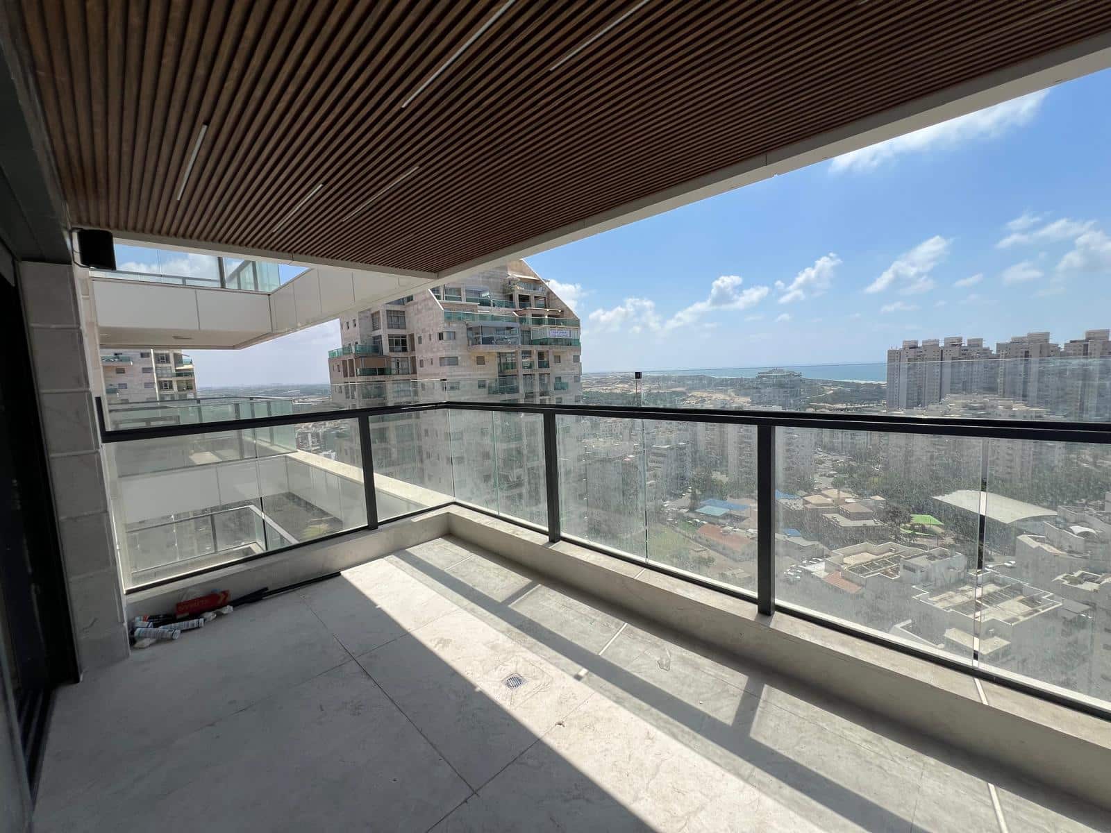 הגבהת מעקה בנתניה בשכונת המשוררים