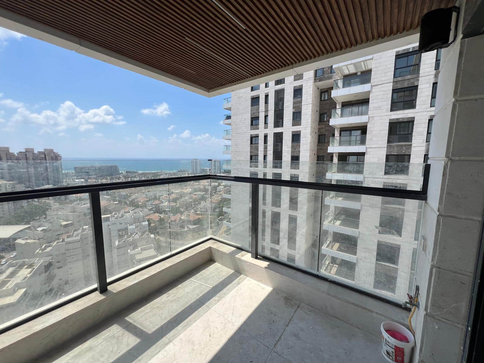 הגבהת מעקה לדירה בבניין בנתניה