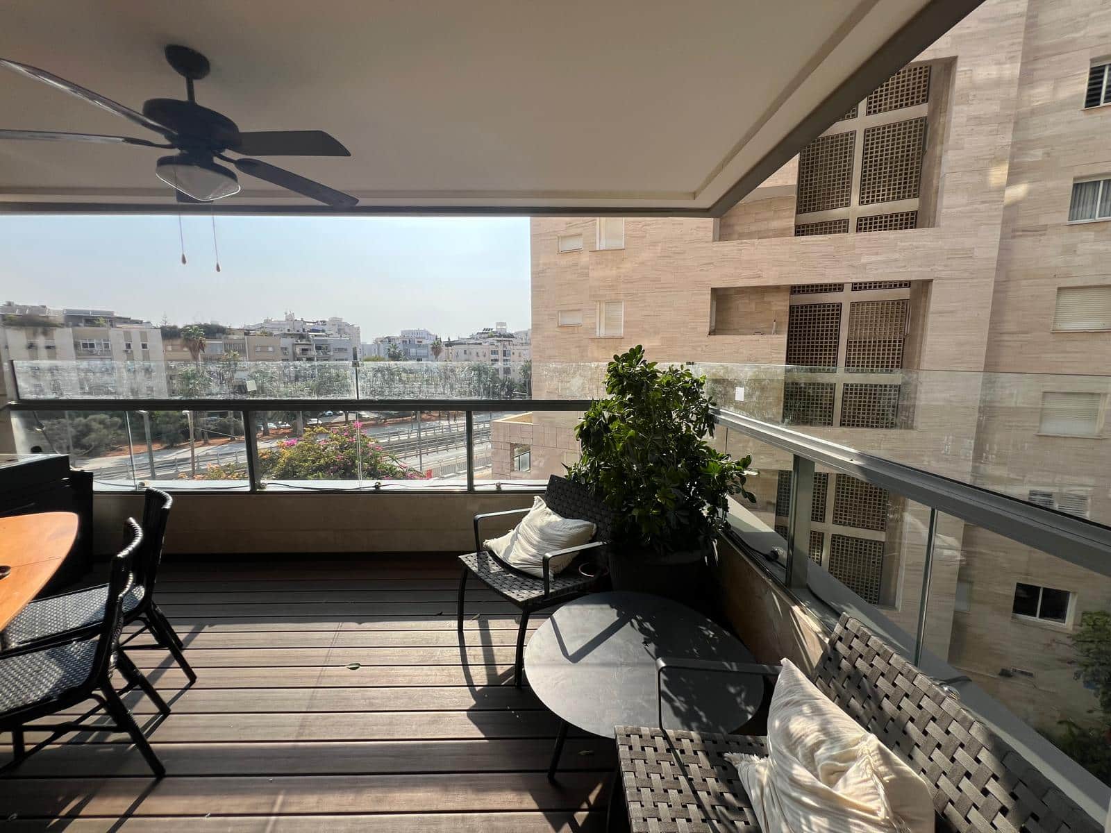 הגבהת מעקה לדירת מגורים בקריית שרת חולון