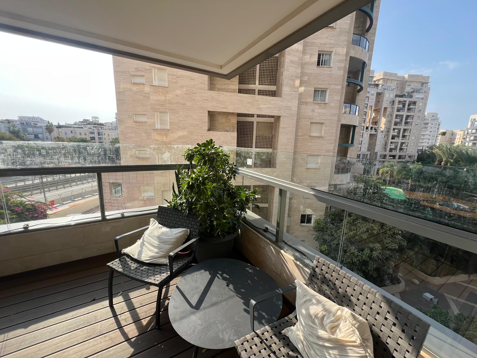 הגבהת מעקה לדירת מגורים בחולון