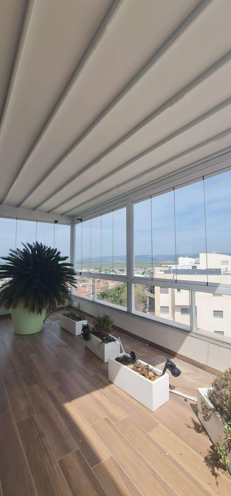 סגירת מרפסת בנתניה – Clear Ly